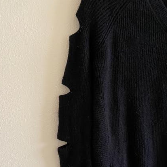 Ruff Hewn Sweater with cut-out sleeves - Picture 3 of 5